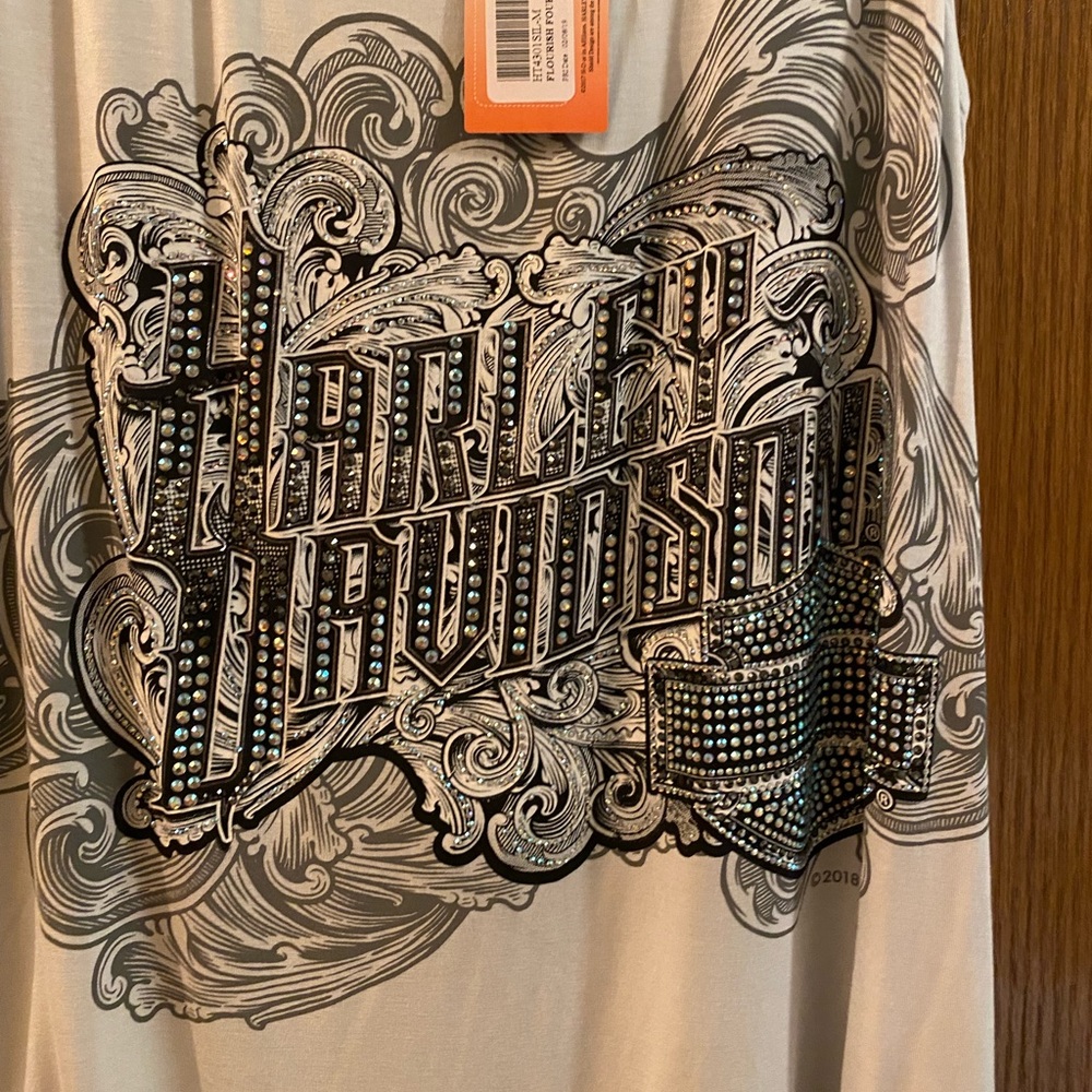 Brand new!!! Never worn!!! Tags still one!!! Harley Davidson bling top.